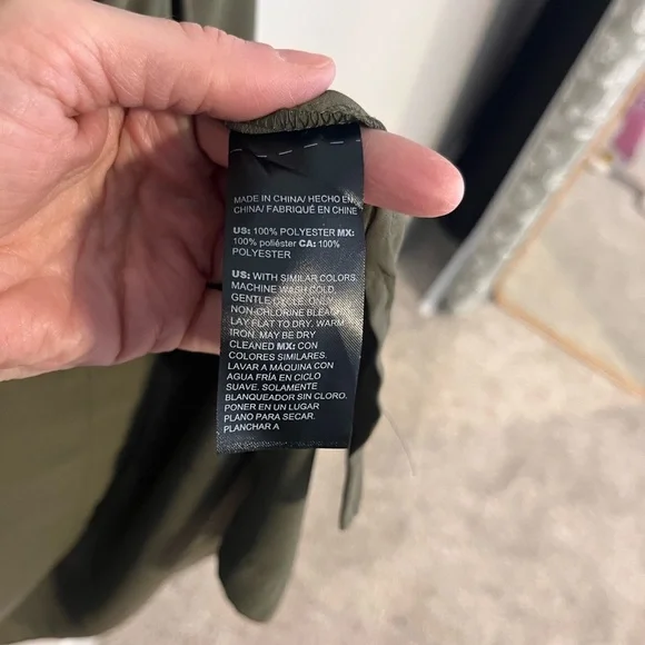 Banana Republic Olive Green Utility Blouse Women’s XS Long Sleeve Pocket Top - Picture 5 of 8